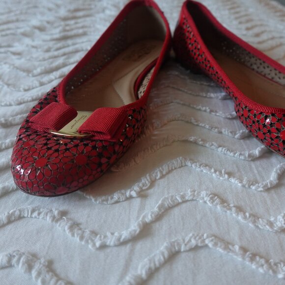 Salvatore Ferragamo Italy Tooled Floral Patent Leather Varina Bow Ballet Flats - Picture 4 of 16